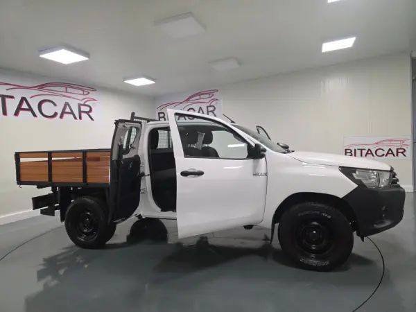 Toyota Hilux 2.4 D-4D 2WD CD 2