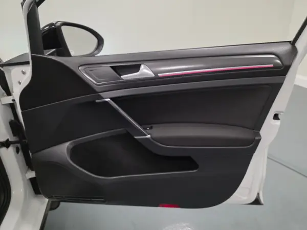 Volkswagen Golf 2.0 TSI GTI DSG Performance 59