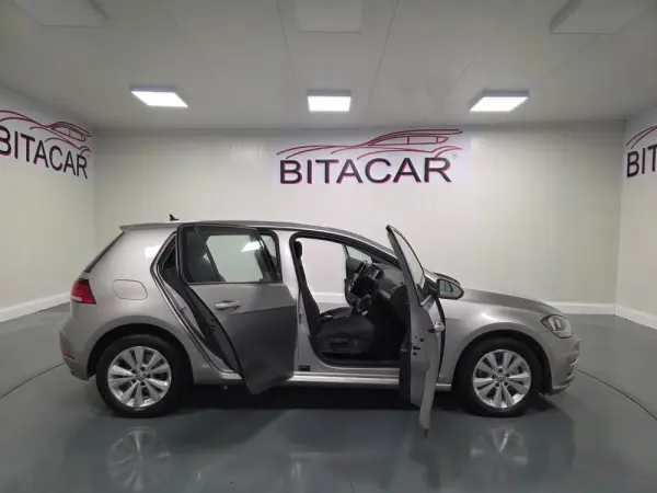 Volkswagen Golf 1.6 TDI CONFORTLINE 57