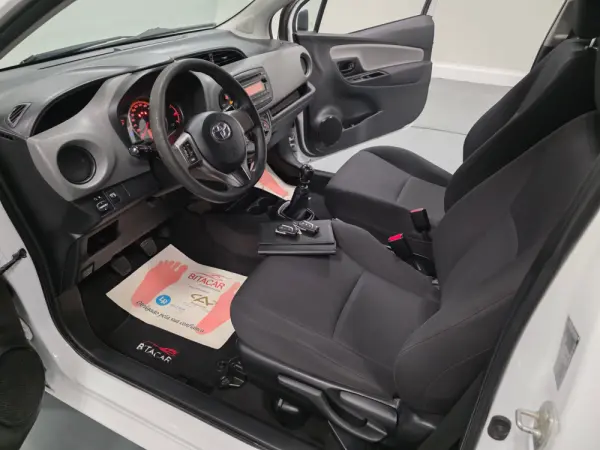 Toyota Yaris BIZZ 1.4 D-4D 90CV IVA DEDUTIVEL 88