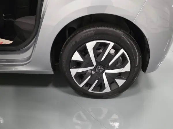 Peugeot 208 1.2 STYLE 48