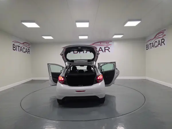 Peugeot 208 1.6 BlueHDi Allure 7