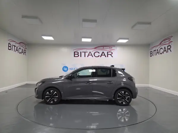 Peugeot 208 ALLURE 17