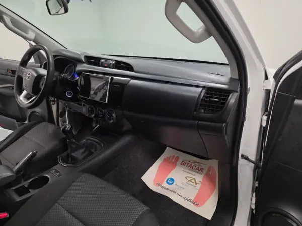 Toyota Hilux 2.4 D-4D 2WD CD Tracker 19