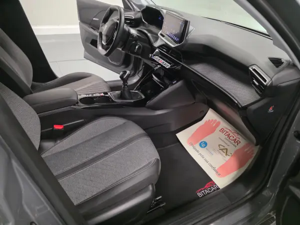 Peugeot 208 ALLURE 73