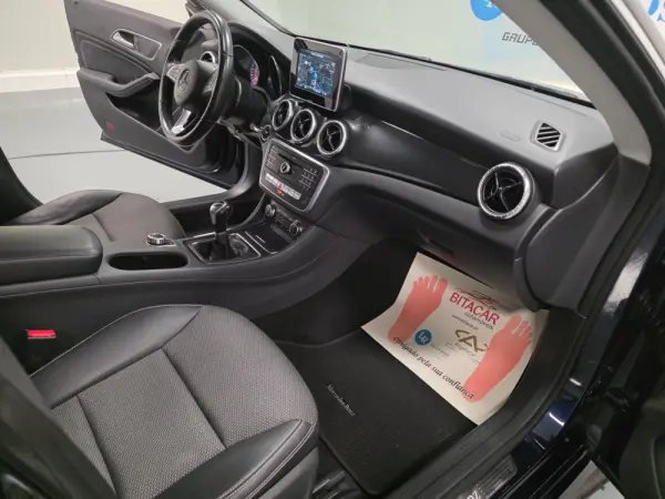 Mercedes-Benz CLA 180 d Shooting Brake Urban 68