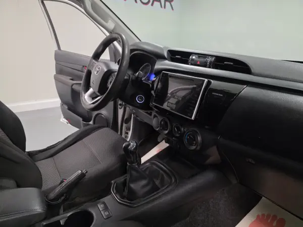 Toyota Hilux 2.4 D-4D 2WD CD Tracker 20