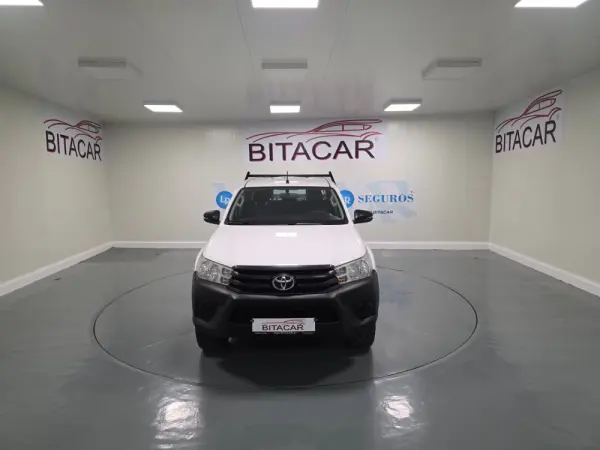Toyota Hilux 2.4 D-4D 4WD CD CH 9