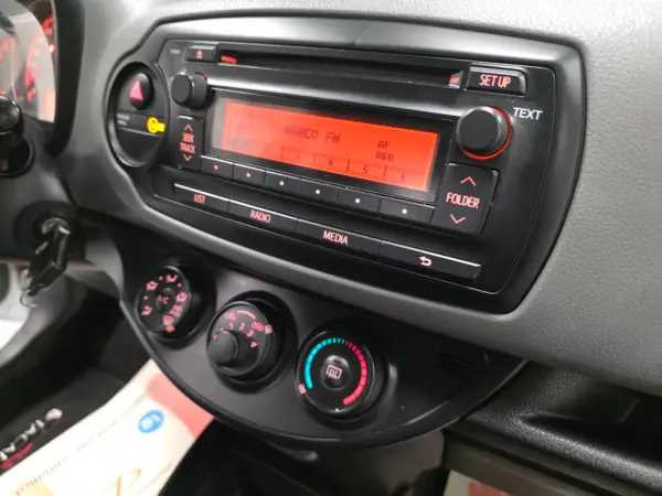 Toyota Yaris BIZZ 1.4 D-4D 90CV IVA DEDUTIVEL 82