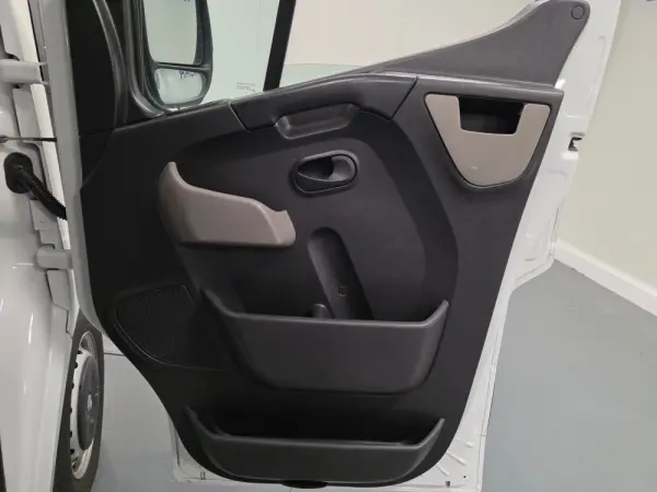 Renault Master 2.3 dCi L2H2 3.5T 57