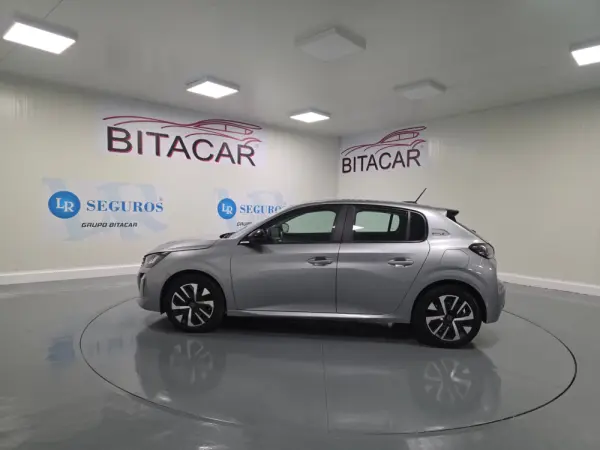 Peugeot 208 1.2 STYLE 17