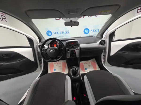 Toyota Aygo 1.0 VVT-I RISING  STAR X-SHIFT 15
