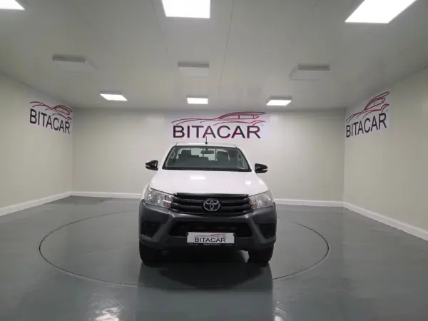 Toyota Hilux 2.4 D-4D 2WD CD Tracker 5