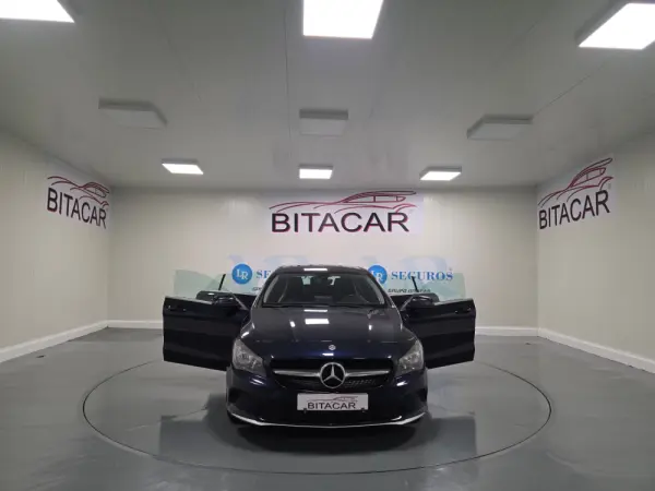 Mercedes-Benz CLA 180 d Shooting Brake Urban 33