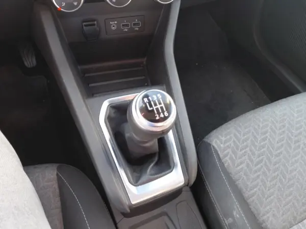 Renault Clio 1.0 TCE LIMITED 11
