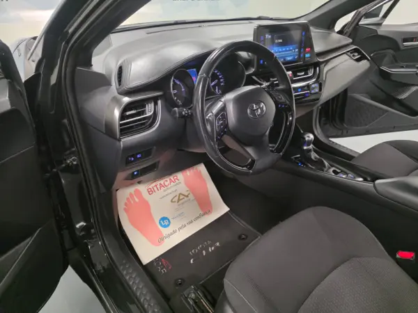 Toyota C-HR 1.8 HSD CONFORT 81