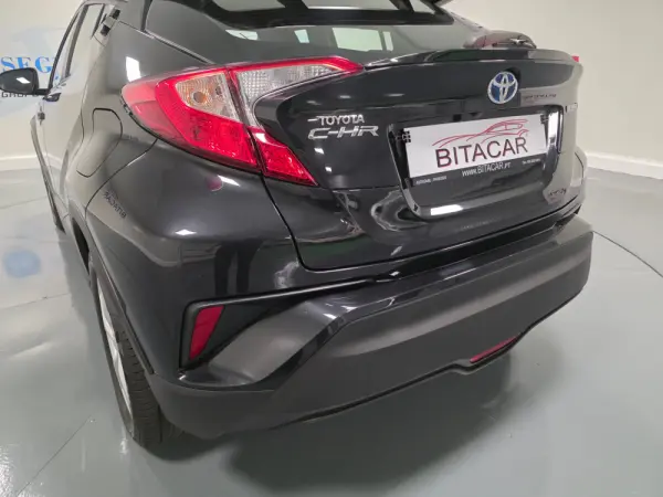 Toyota C-HR 1.8 HSD CONFORT 21
