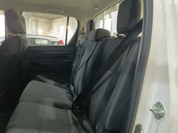 Toyota Hilux 2.4 D-4D 2WD CD 5