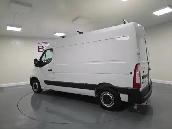 Renault Master 2.3 dCi L2H2 3.5T 27