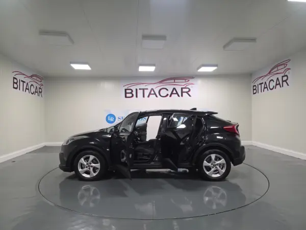 Toyota C-HR 1.8 HSD CONFORT 32