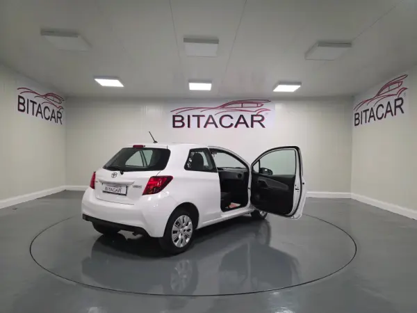 Toyota Yaris BIZZ 1.4 D-4D 90CV IVA DEDUTIVEL 64