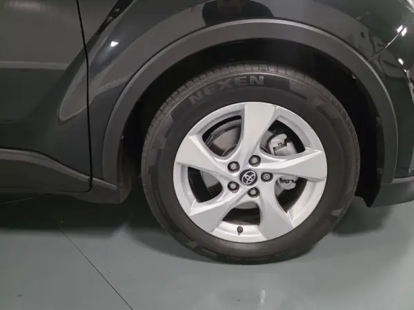 Toyota C-HR 1.8 HSD CONFORT 4