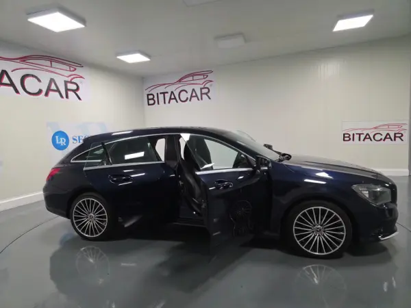 Mercedes-Benz CLA 180 d Shooting Brake Urban 32