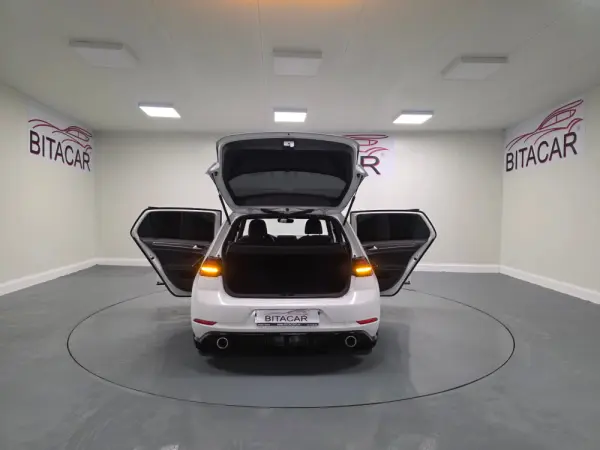 Volkswagen Golf 2.0 TSI GTI DSG Performance 42