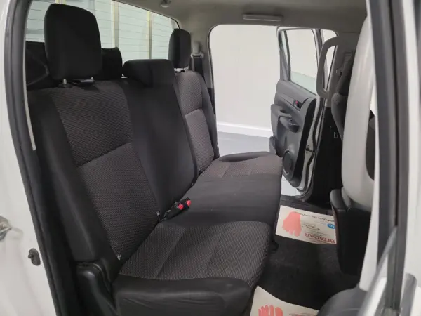 Toyota Hilux 2.4 D-4D 2WD CD Tracker 13