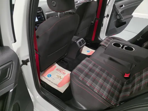 Volkswagen Golf 2.0 TSI GTI DSG Performance 48