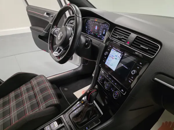 Volkswagen Golf 2.0 TSI GTI DSG Performance 67