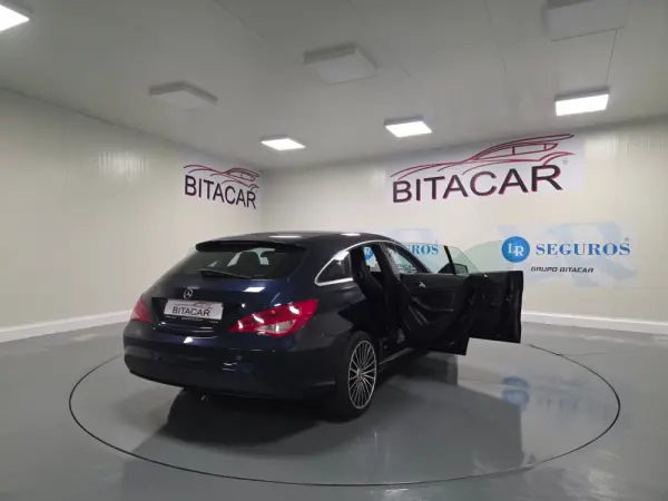 Mercedes-Benz CLA 180 d Shooting Brake Urban 48