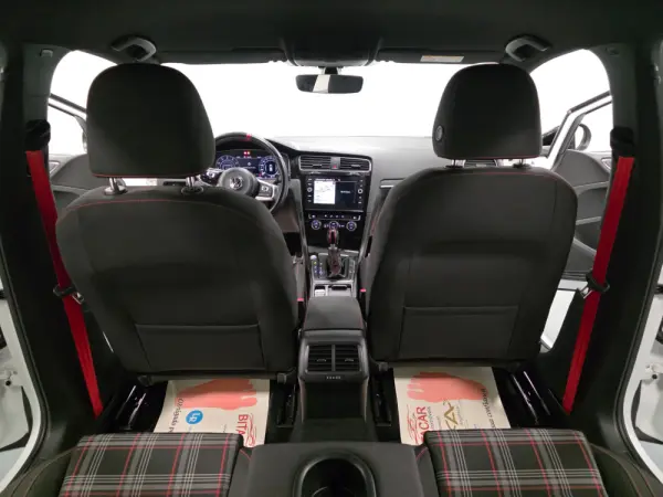 Volkswagen Golf 2.0 TSI GTI DSG Performance 49