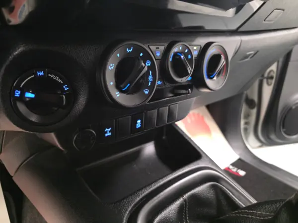 Toyota Hilux 2.4 D-4D 4WD CD CH 105