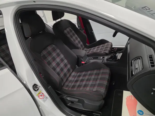 Volkswagen Golf 2.0 TSI GTI DSG Performance 57