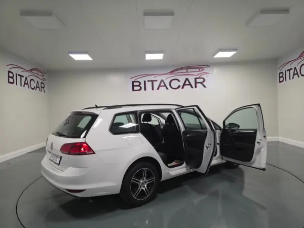 Volkswagen Golf 1.6 TDI CONFORTLINE 6