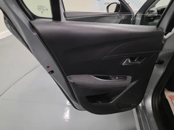Peugeot 208 1.2 STYLE 51