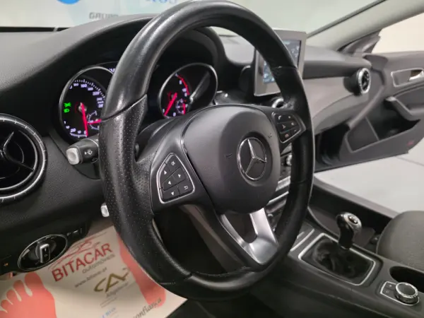 Mercedes-Benz CLA 180 d Shooting Brake Urban 76