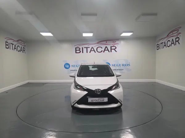 Toyota Aygo 1.0 VVT-I RISING  STAR X-SHIFT 5