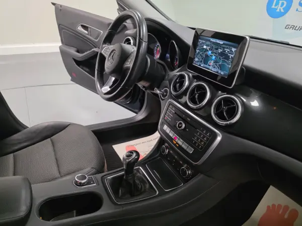 Mercedes-Benz CLA 180 d Shooting Brake Urban 70
