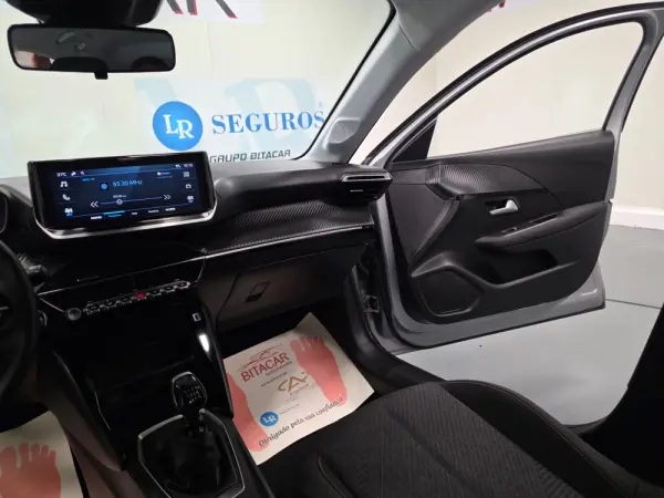Peugeot 208 1.2 STYLE 110