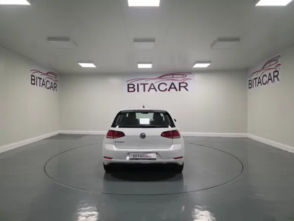 Volkswagen e-Golf AC/DC 25