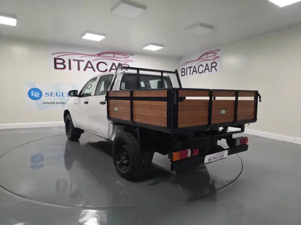 Toyota Hilux 2.4 D-4D 4WD CD CH 19