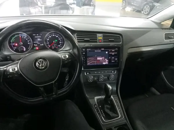 Volkswagen e-Golf AC/DC 10