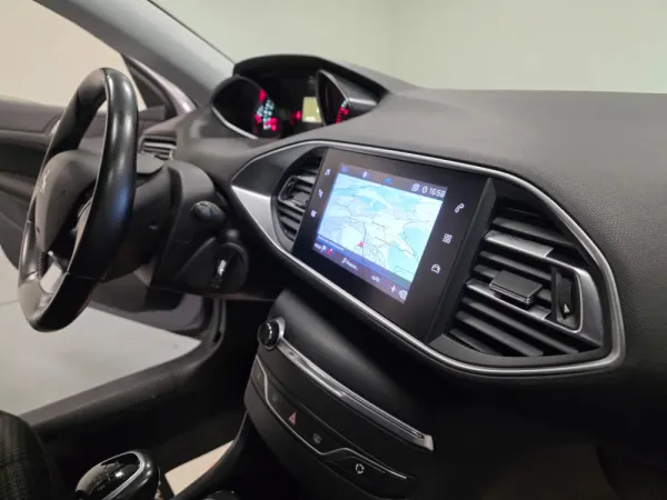 Peugeot 308 SW 1.5 BlueHDi Style 12