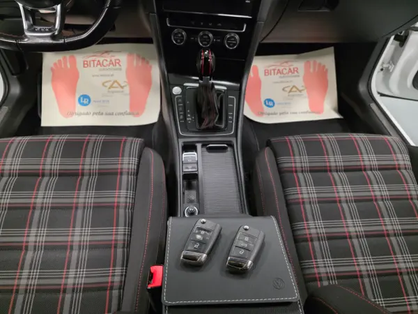 Volkswagen Golf 2.0 TSI GTI DSG Performance 111
