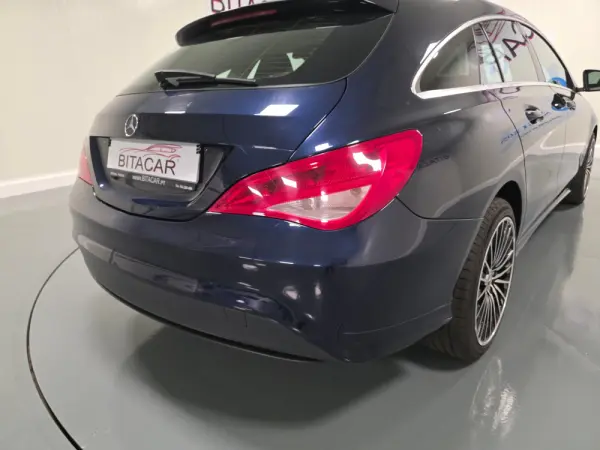 Mercedes-Benz CLA 180 d Shooting Brake Urban 24