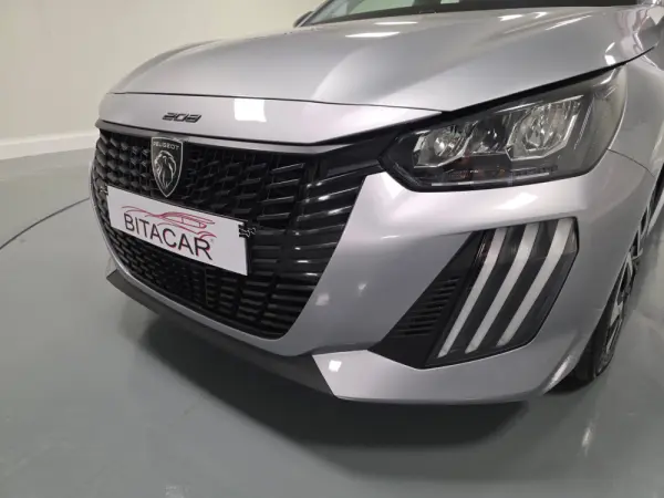 Peugeot 208 1.2 STYLE 10