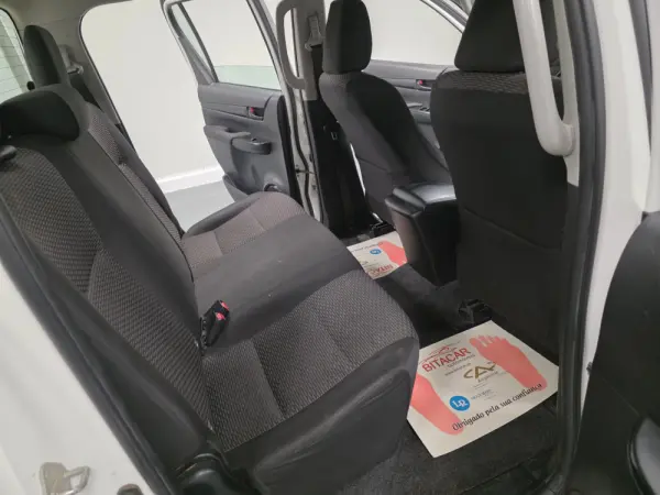 Toyota Hilux 2.4 D-4D 2WD CD Tracker 15