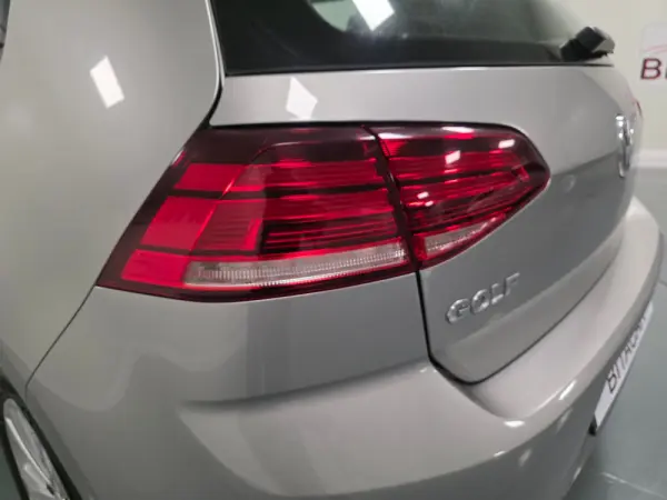 Volkswagen Golf 1.6 TDI CONFORTLINE 38